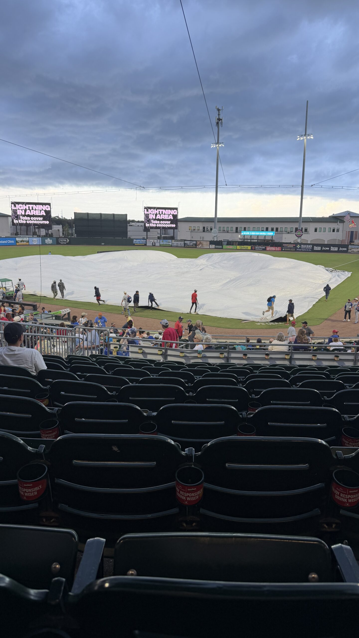 Lightning warning during South Florida Summer delays baseball game 